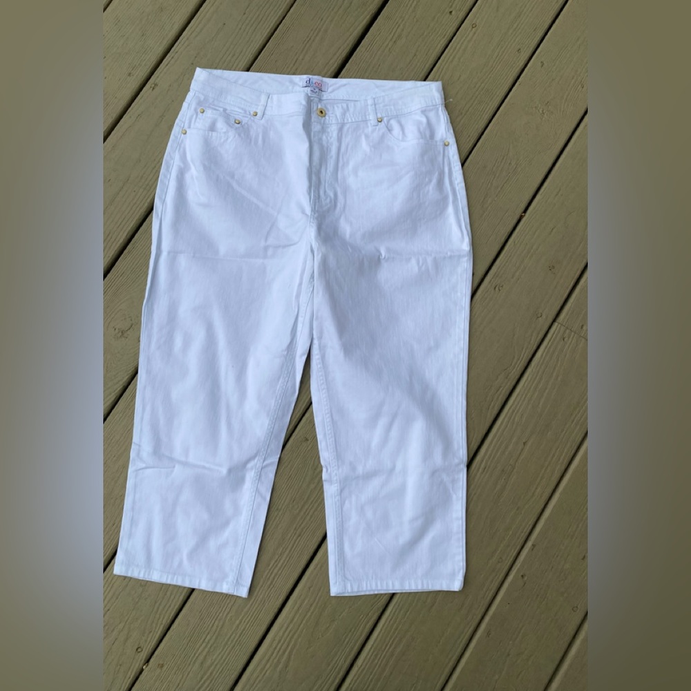 NWOT Denim & Co. - Woman’s white denim high rise Capri pants, Size: 16